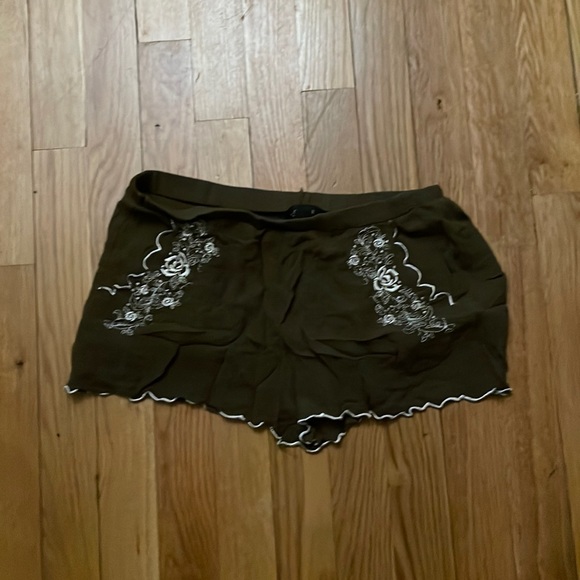 Dark green shorts - Picture 1 of 2